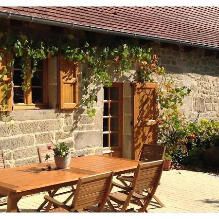 فندق مبيت وإفطار A L'ombre Du Tilleul Comiac